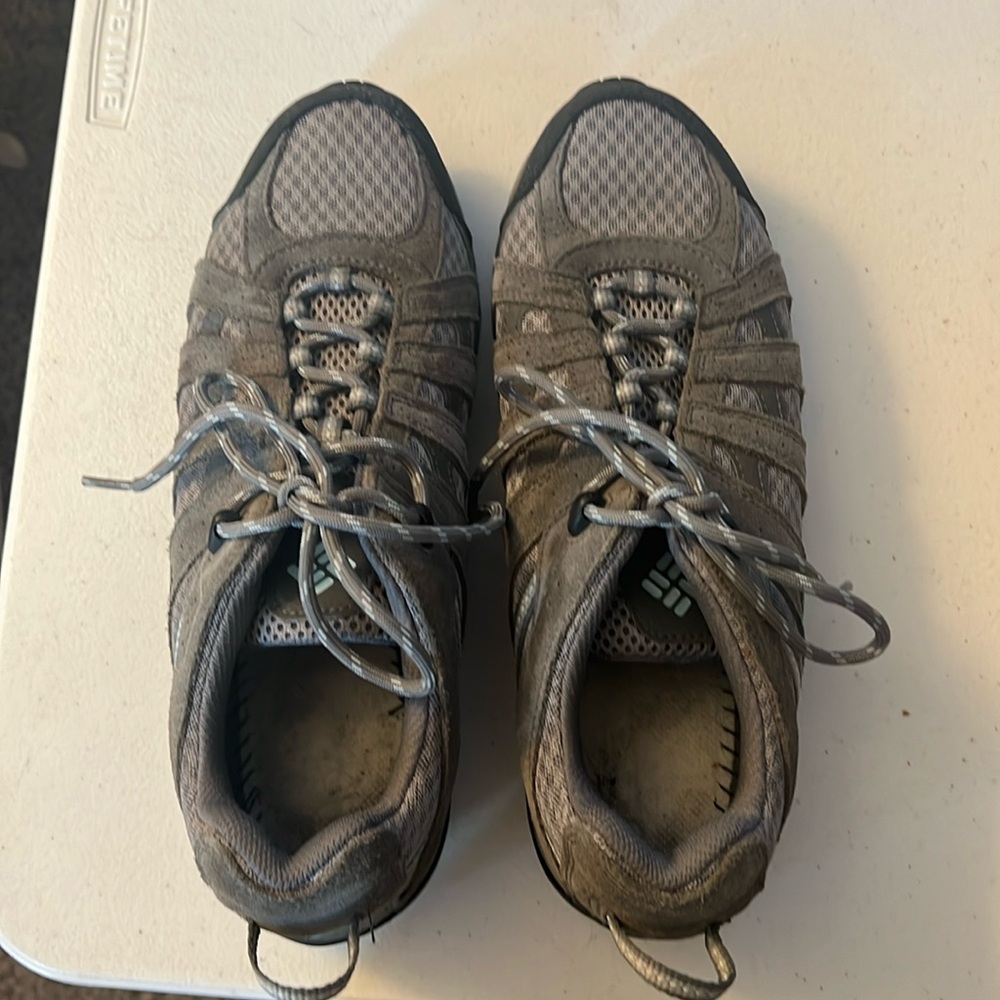 Columbia hiking shoes, missing insoles 
Worn maybe twice